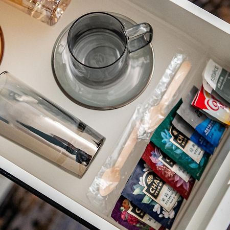 Sunworld Dynasty Hotel Beijing Wangfujing Buitenkant foto A drawer with a selection of tea bags