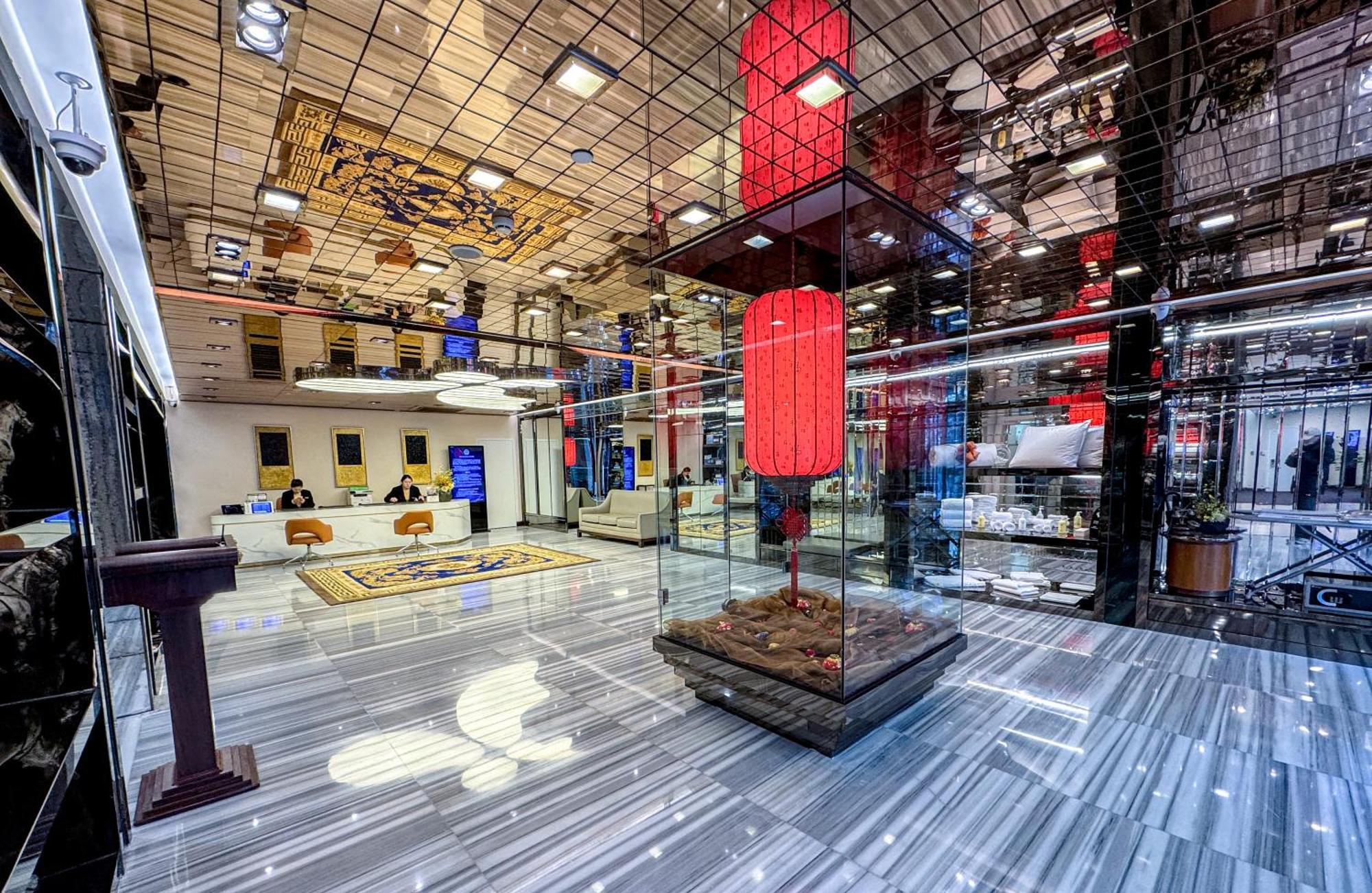 Sunworld Dynasty Hotel Beijing Wangfujing Buitenkant foto The lobby of the hotel