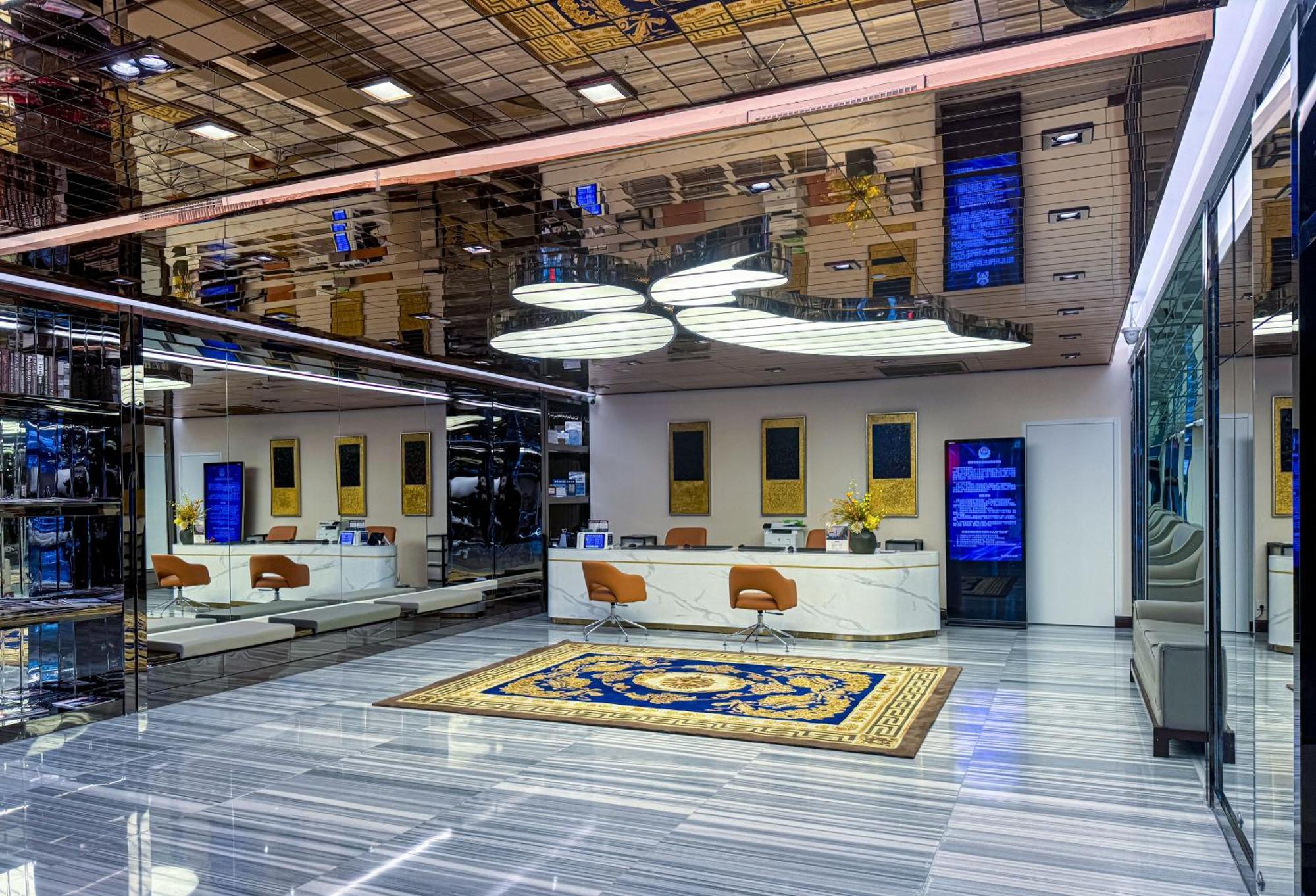 Sunworld Dynasty Hotel Beijing Wangfujing Buitenkant foto The lobby of the new terminal